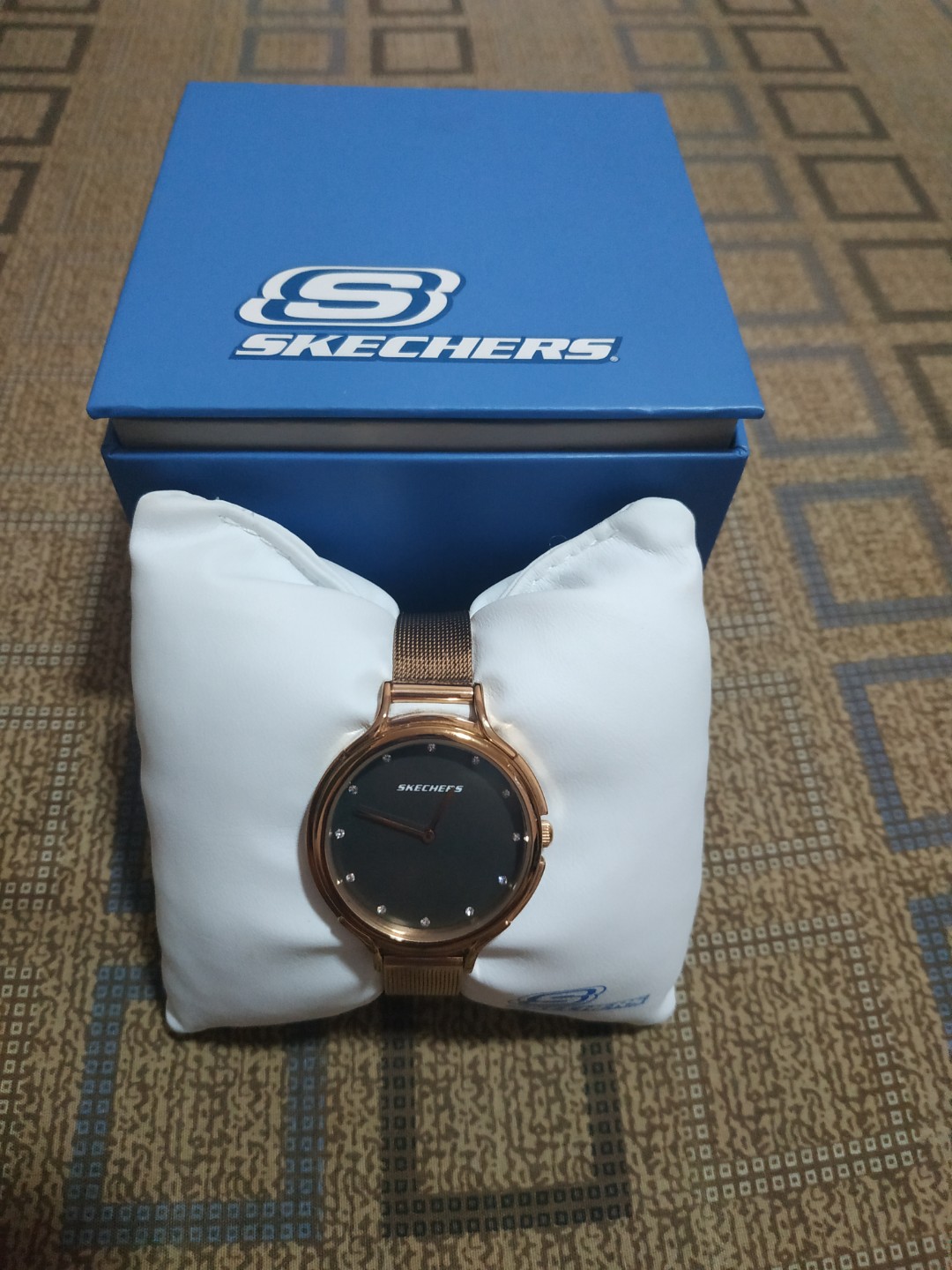 how to change time on skechers watch