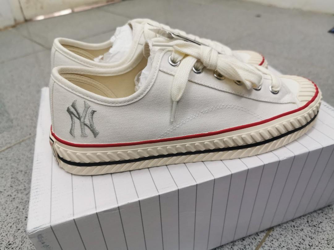 yankees converse sneakers