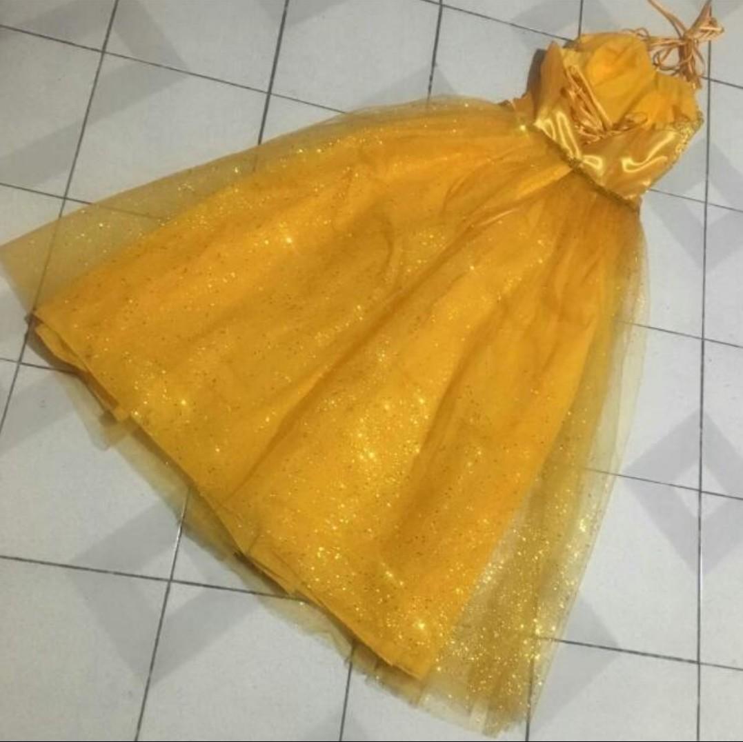 Yellow Gold Gown (Category: Evening dresses & gowns) located in Quezon City. Submitted by joykawaii_fashionboutique (Listing ID 255542267, Image 3). Description: Once lang nagamit sa program😊 na aadjust sya pede sa 12 yrs.old hanggang teens😊 pede pang PROM or pang Costume Princess or pang sagala🤗.