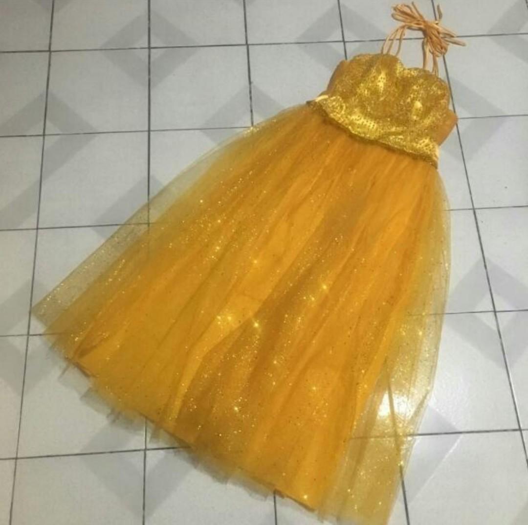 Yellow Gold Gown (Category: Evening dresses & gowns) located in Quezon City. Submitted by joykawaii_fashionboutique (Listing ID 255542267, Image 2). Description: Once lang nagamit sa program😊 na aadjust sya pede sa 12 yrs.old hanggang teens😊 pede pang PROM or pang Costume Princess or pang sagala🤗.