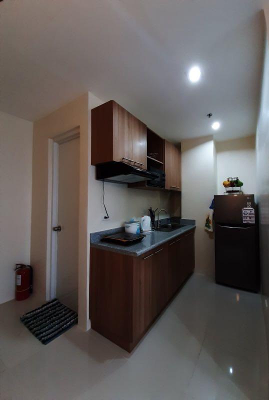1 Br Fully furnished, high level condo with private car park Midpoint