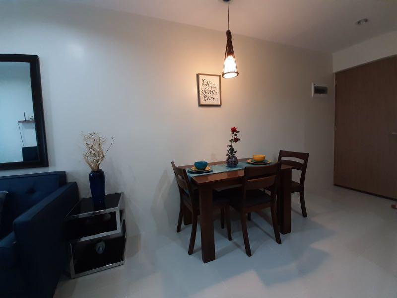 1 Br Fully furnished, high level condo with private car park Midpoint