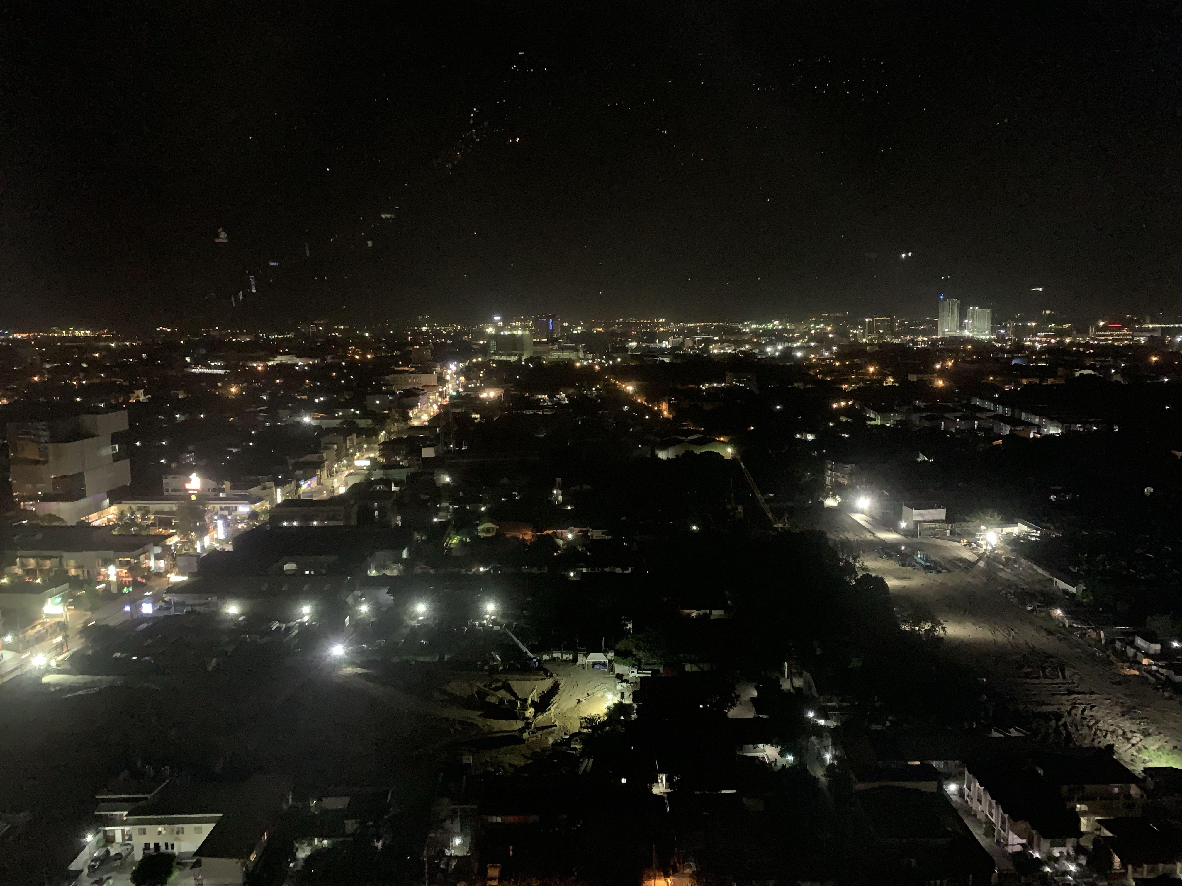 1 Br Fully furnished, high level condo with private car park Midpoint