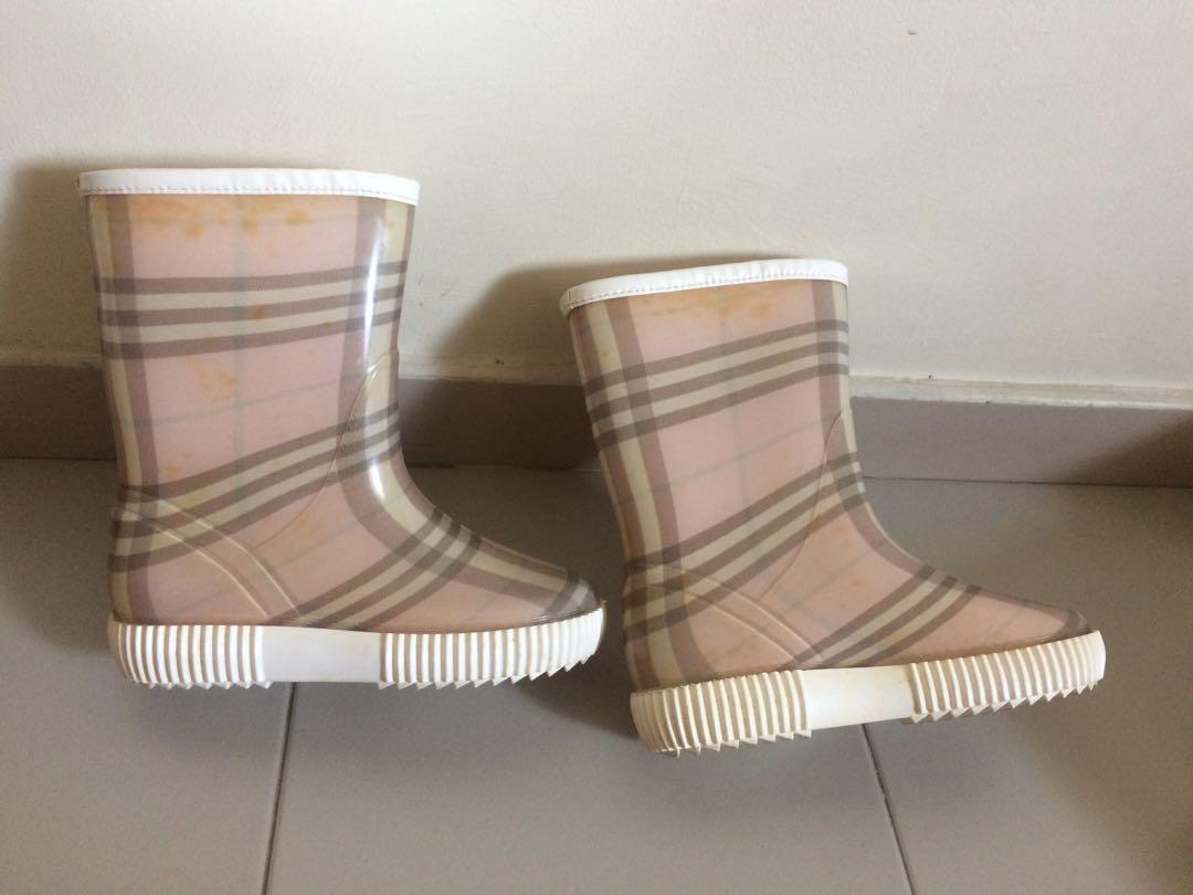 Red burberry rain boots discount