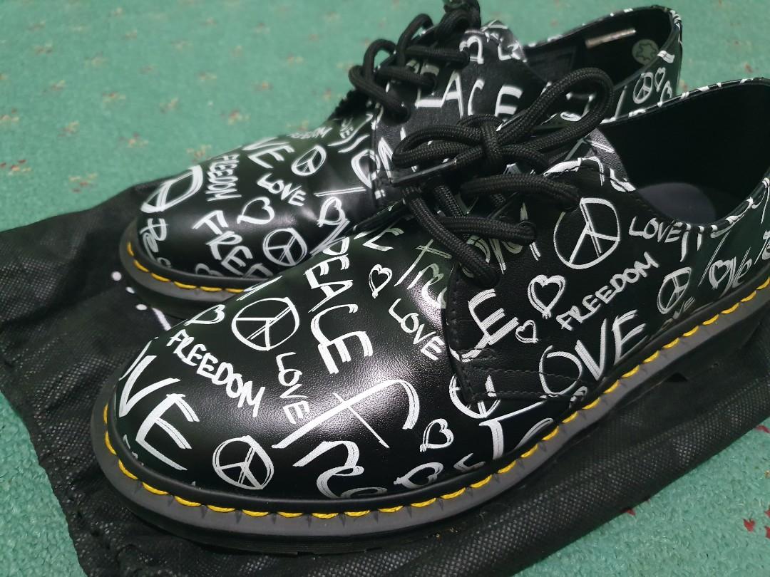 Dr martens 1461 script hot sale