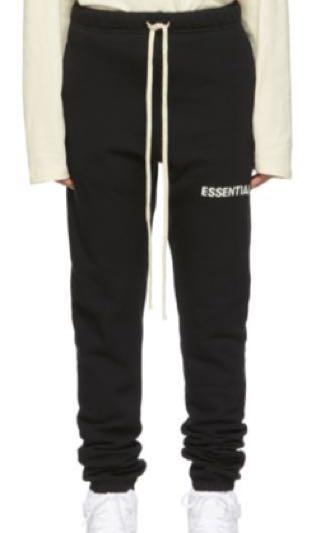 FOG Essentials （分類：外套及戶外衣服）位於 Hong Kong。 由 cheung0312 提交（商品編號 255692456，圖片 3）。簡介： FOG Essentials 1. Black 3M T shirt (xs size) $550 2. Black Fleece Lounge Pants (xxs size) $900 3. Black Pullover Hoodie (xxs size) $900 4. Grey Fleece Sweat Shorts (xxs size) $ 650 5. Black Fleece Sweat Shorts ( xs size) $ 850。