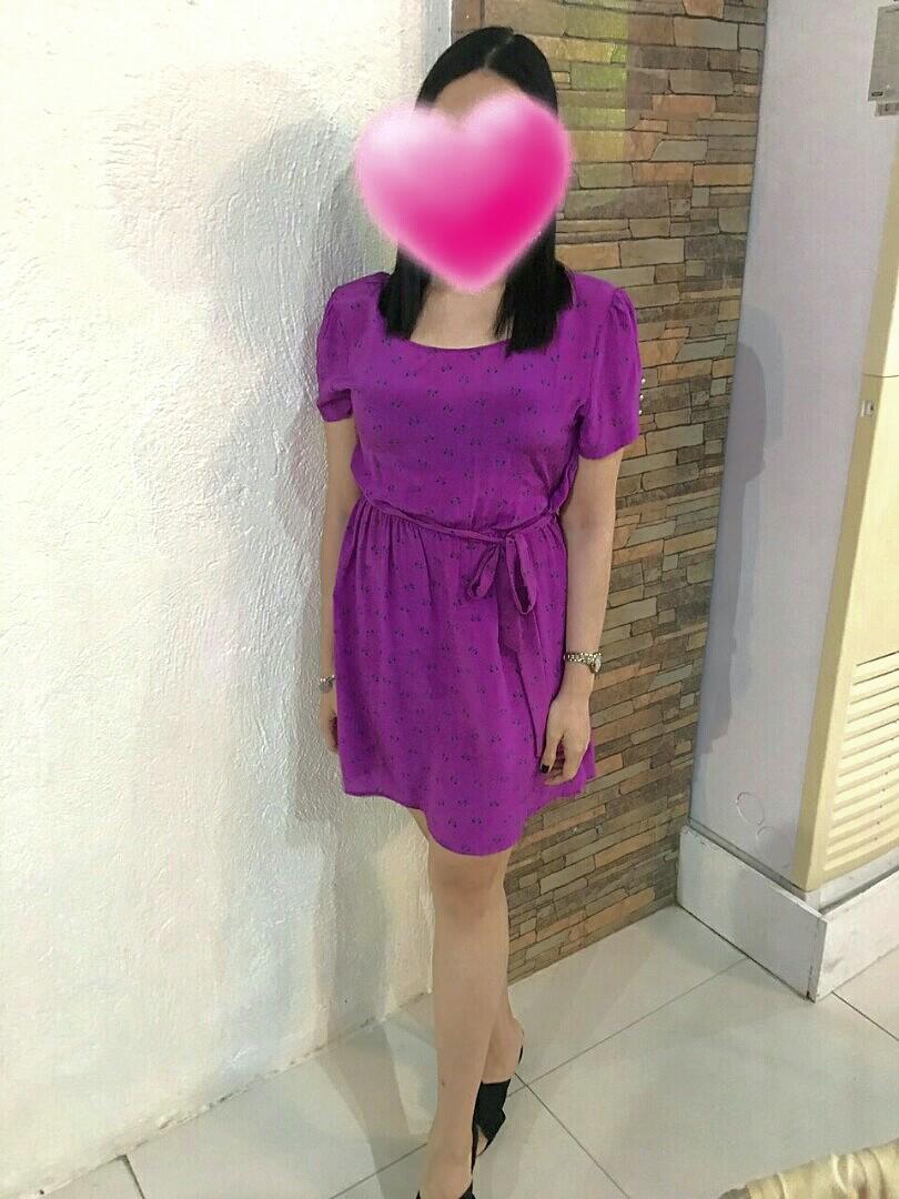 Forever 21 Puff Sleeve Dress (Category: Dresses) located in Paranaque City. Submitted by dearmissy (Listing ID 255569104, Image 2). Description: Trend nowadays ang puff sleeves mahal pa but this one is very affordable and unique. What i like about this dress is that super smooth ng fabric, may pearls sa sleeves and ribbon design all over the dress 😊.