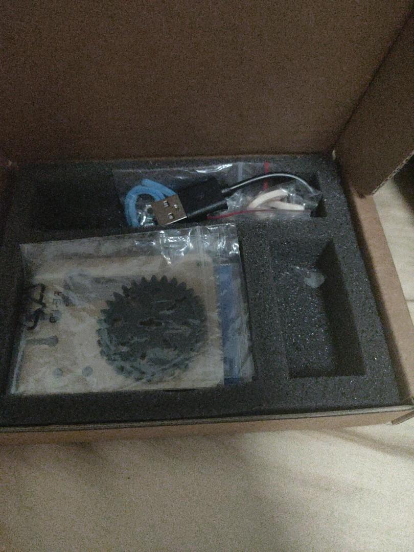 Microbit set (Category: Others) located in Singapore. Submitted by ghostxdarius (Listing ID 255688073, Image 2). Description: Nvr used before everything inside except for the battery can nego lowest 35$.