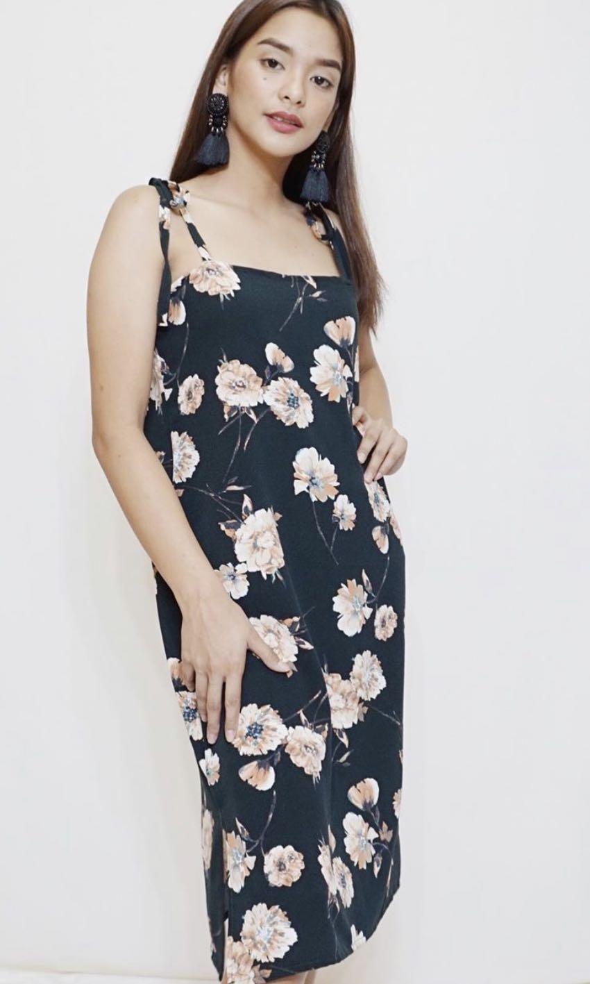 Shopmaygirl Dress (Category: Dresses) located in Pasig City. Submitted by ambershopsalot (Listing ID 255696155, Image 1). Description: .