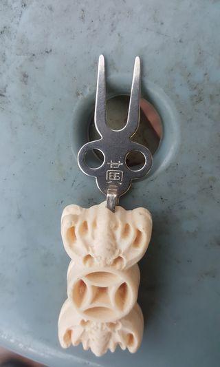 Mata puteh fruit holder