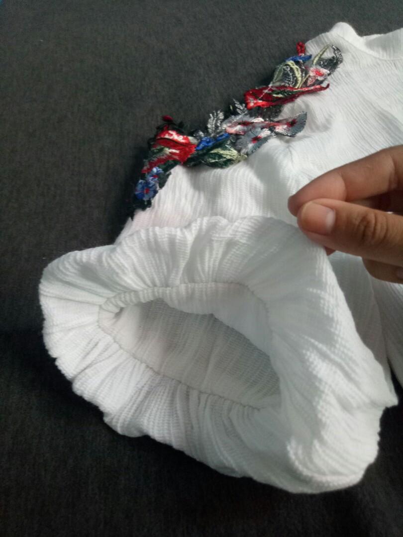 Bakuna tops (Category: Traditional & Ethnic wear) located in Imus. Submitted by rtrixielight (Listing ID 255811788, Image 3). Description: Bakuna tops Small to medium Slightlu strechable.