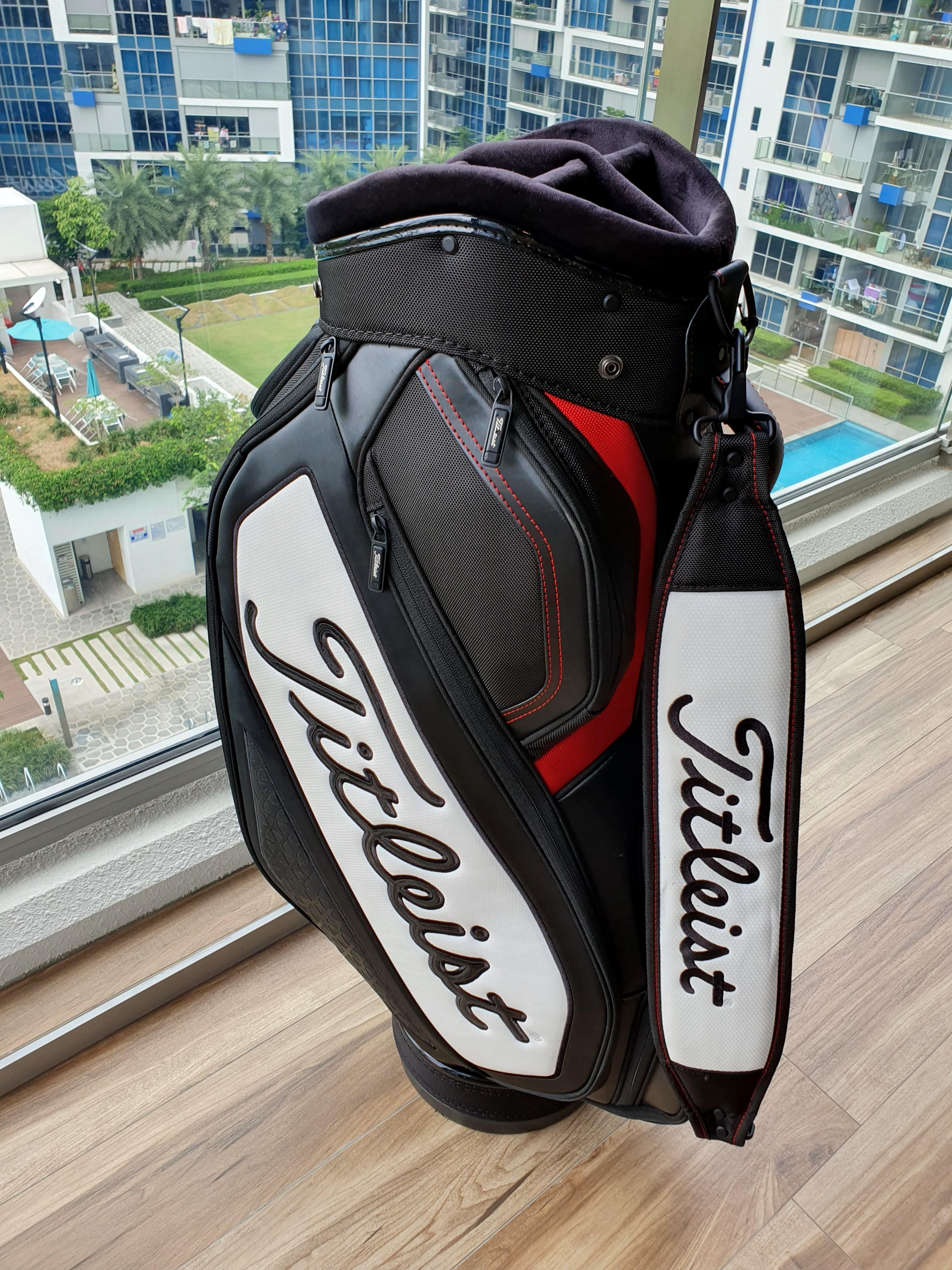 Titleist mid best sale staff bag 2019