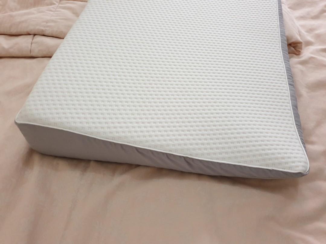 Dooglee Wedge Pillow, Bayi & Anak, Perawatan & Makanan Anak di Carousell