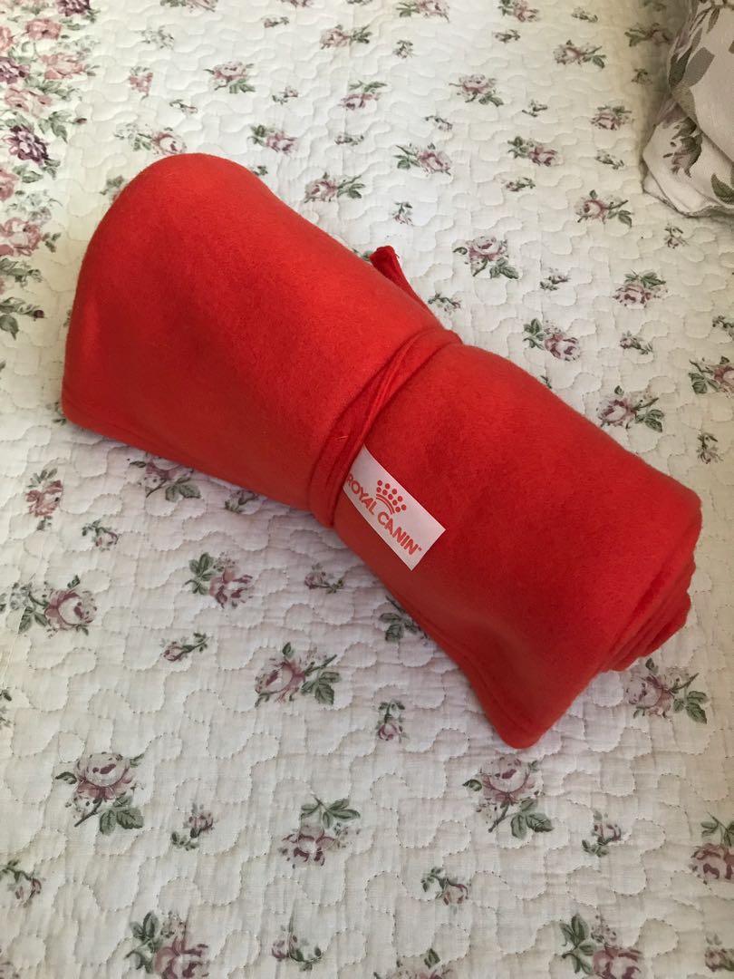 Royal canin blanket new arrivals