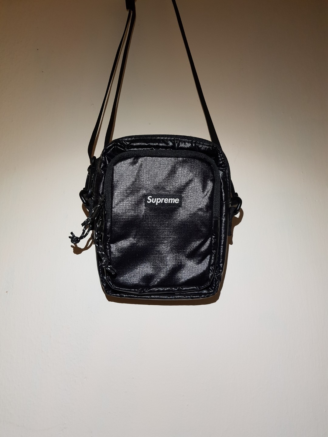 Supreme FW17 Shoulder Bag, Men's Fashion, Bags, Sling Bags on Carousell