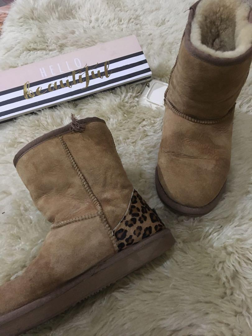 UCG boots (Category: Boots) located in Amadeo. Submitted by stephambion (Listing ID 255883314, Image 1). Description: Japan surplus Please manage expectation! Color may differ due to lighting. Issue and details posted on pic. No return/no exchange! Shipping via J&T only! .