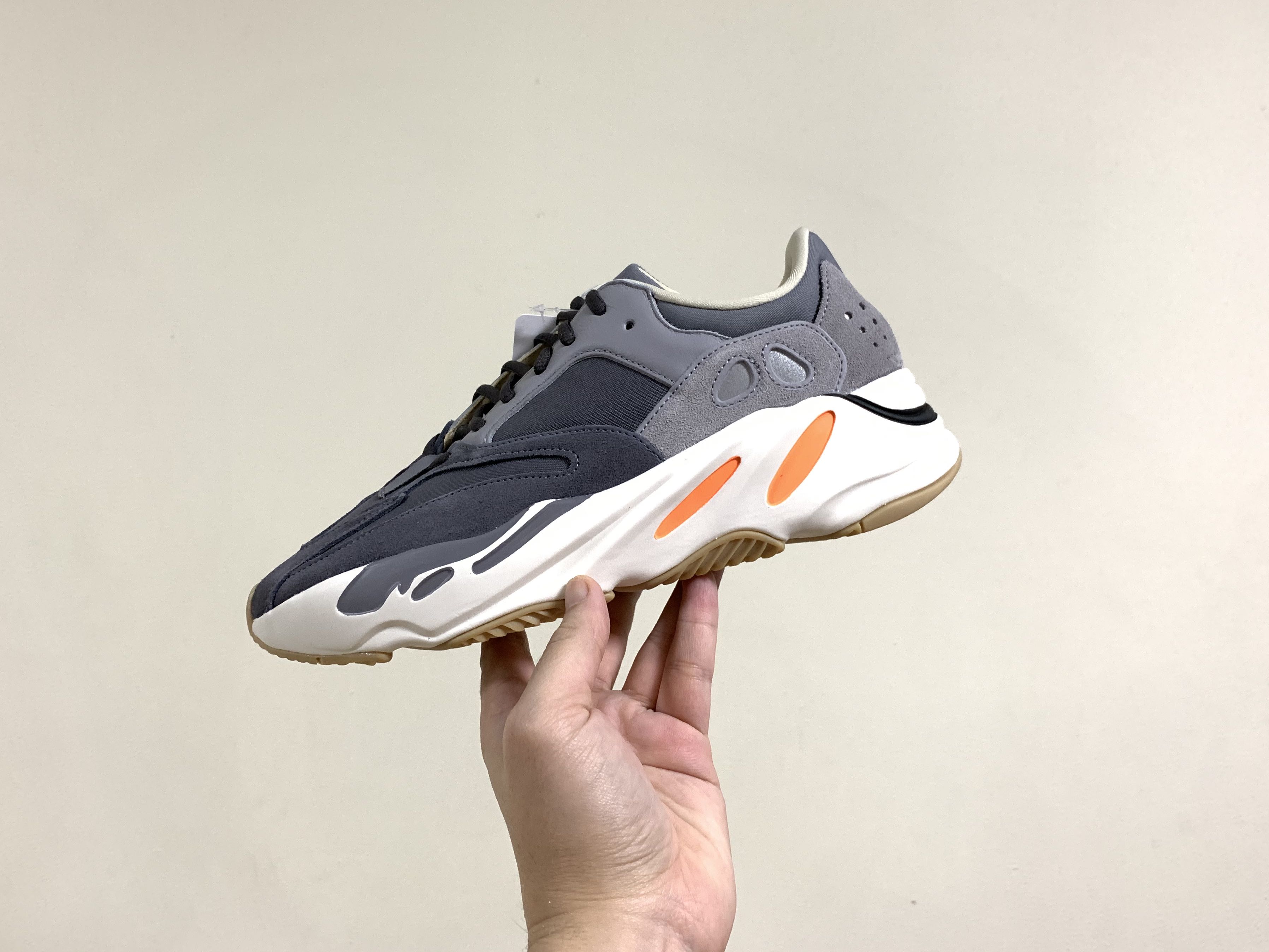 Yeezysupply 700 top