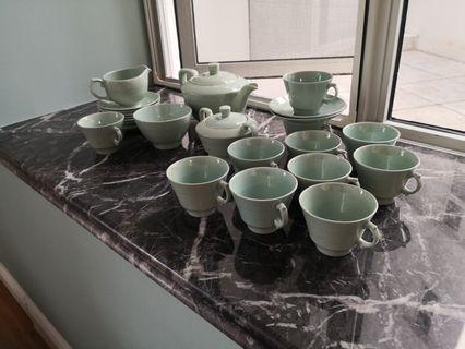 Vintage English Tea Set (11 cups)