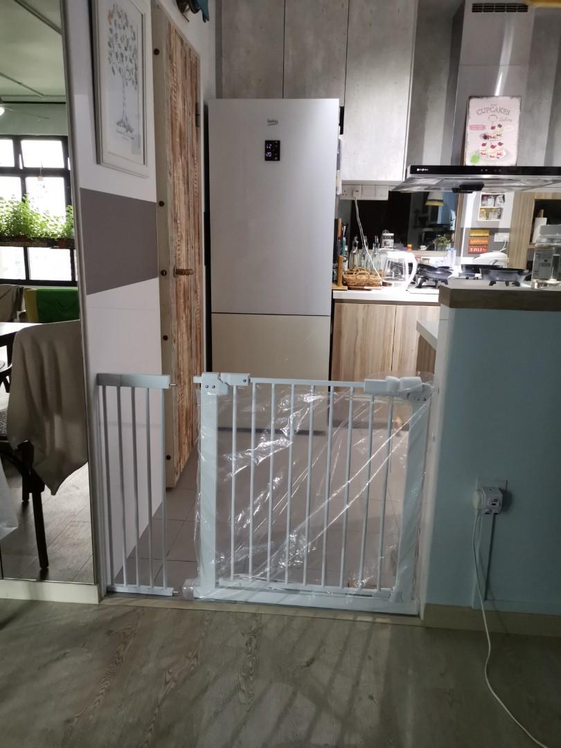 Kitchen sales safety gate