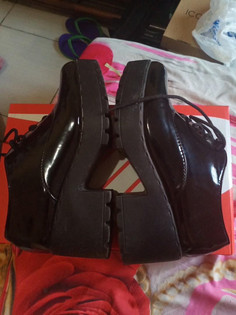 Bata angkle black boot, Fesyen Wanita, Sepatu di Carousell