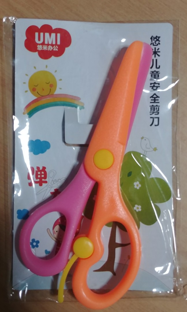 Bladeless scissors for kids, Hobbies & Toys, Stationery & Craft, Stationery & School Supplies on