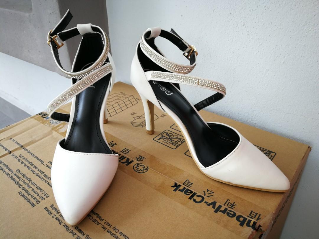 Shiny clearance white heels