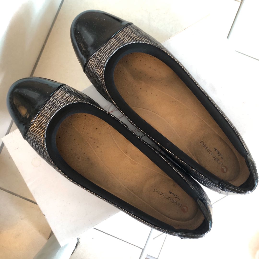 Clarks Unstructured by Neenah garden Women s Fashion Footwear Flipflops and Slides on Carousell