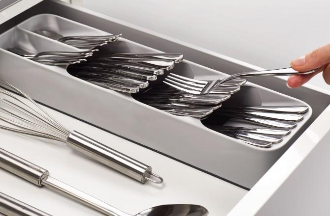 Cutlery organizer (Category: Storage Boxes & Baskets) located in Mandaluyong City. Submitted by shopmla (Listing ID 255918863, Image 2). Description: Compact cutlery organizer Php 250. It's a space-efficient organizer that keeps kitchen drawers orderly and favorite tools easily accessible. Nonslip feet keeps everything securely in place. ✅ The base has non-slip feet to keep it in place in your drawer. ✅ Perfect for organizing and saving space in 
