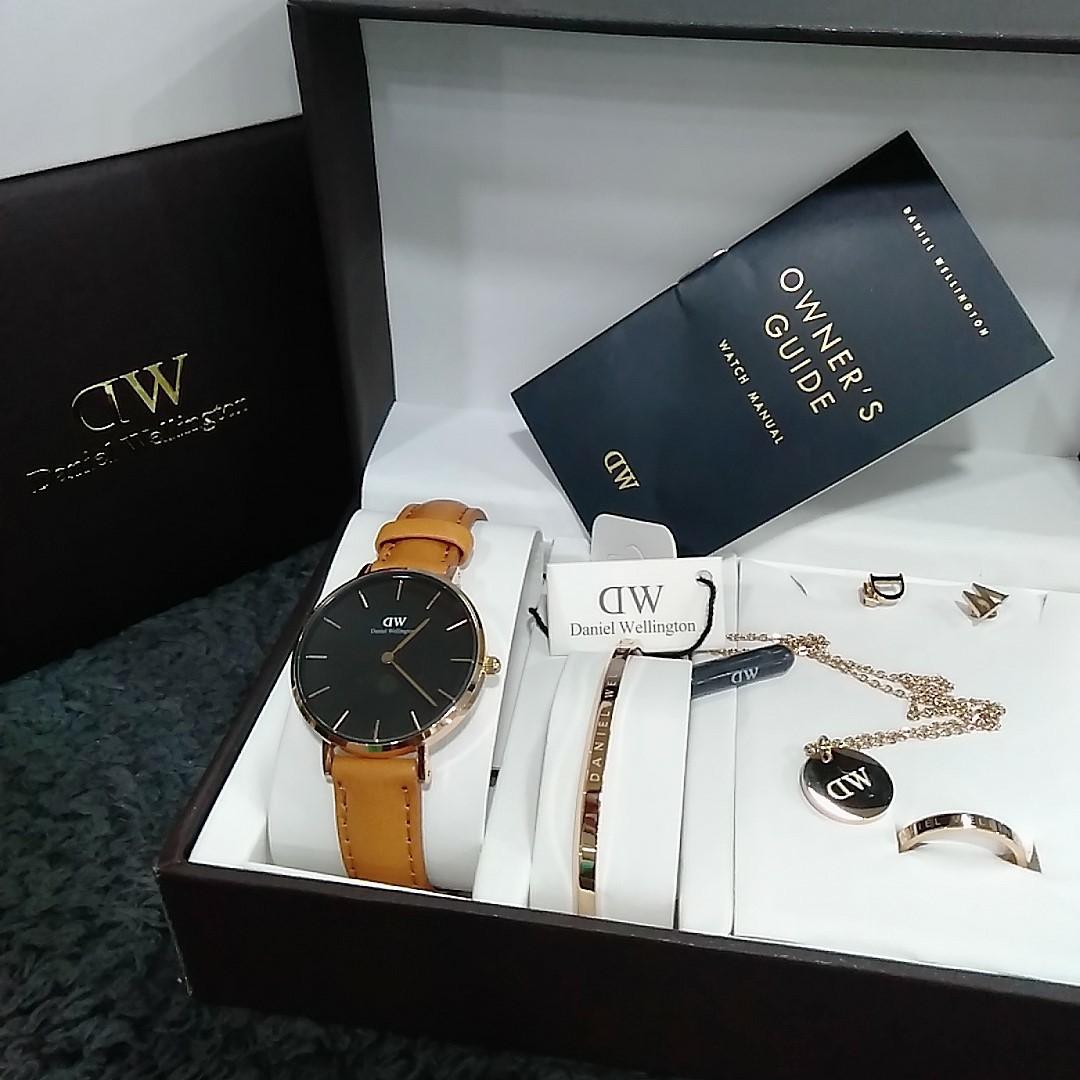 Daniel wellington store pendant set original