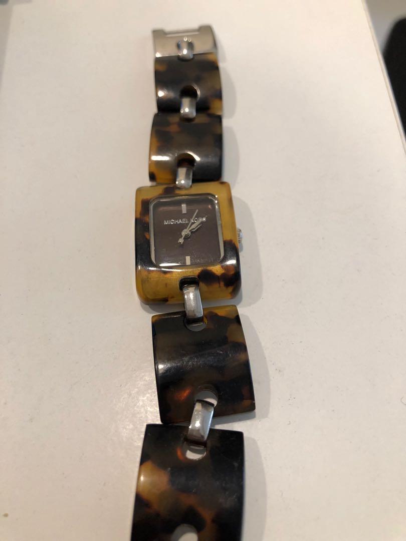 Michael kors tortoise bracelet hotsell