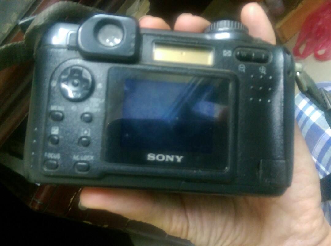 Sony dsc s85 (Category: Voice Recorders) located in Manila. Submitted by k3788 (Listing ID 256023725, Image 2). Description: Still working, charger not working.