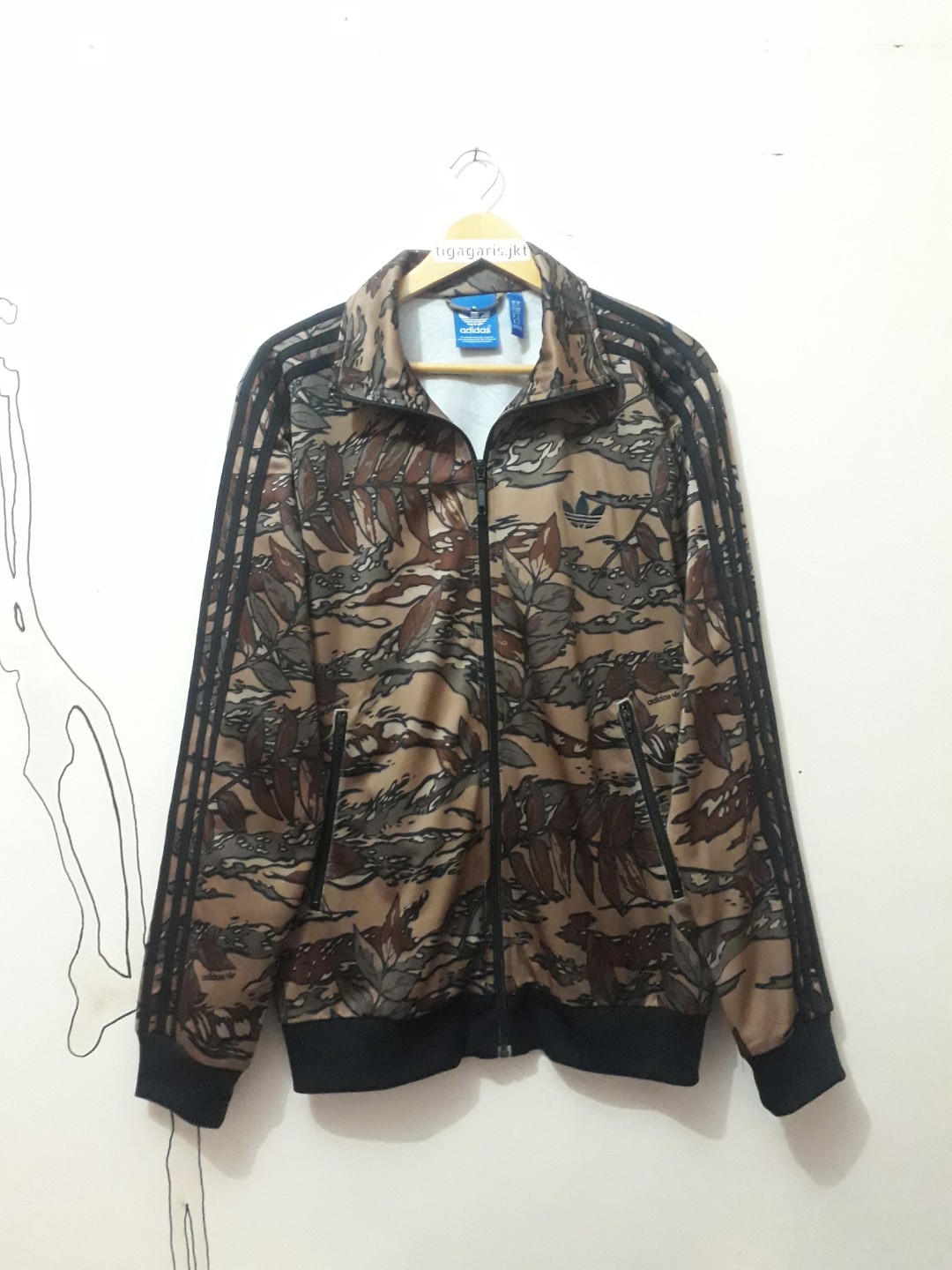 tracktop adidas camo