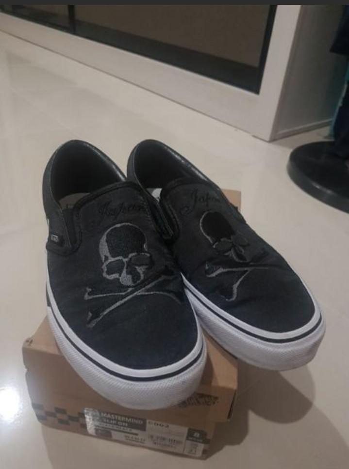 vans mastermind slip on