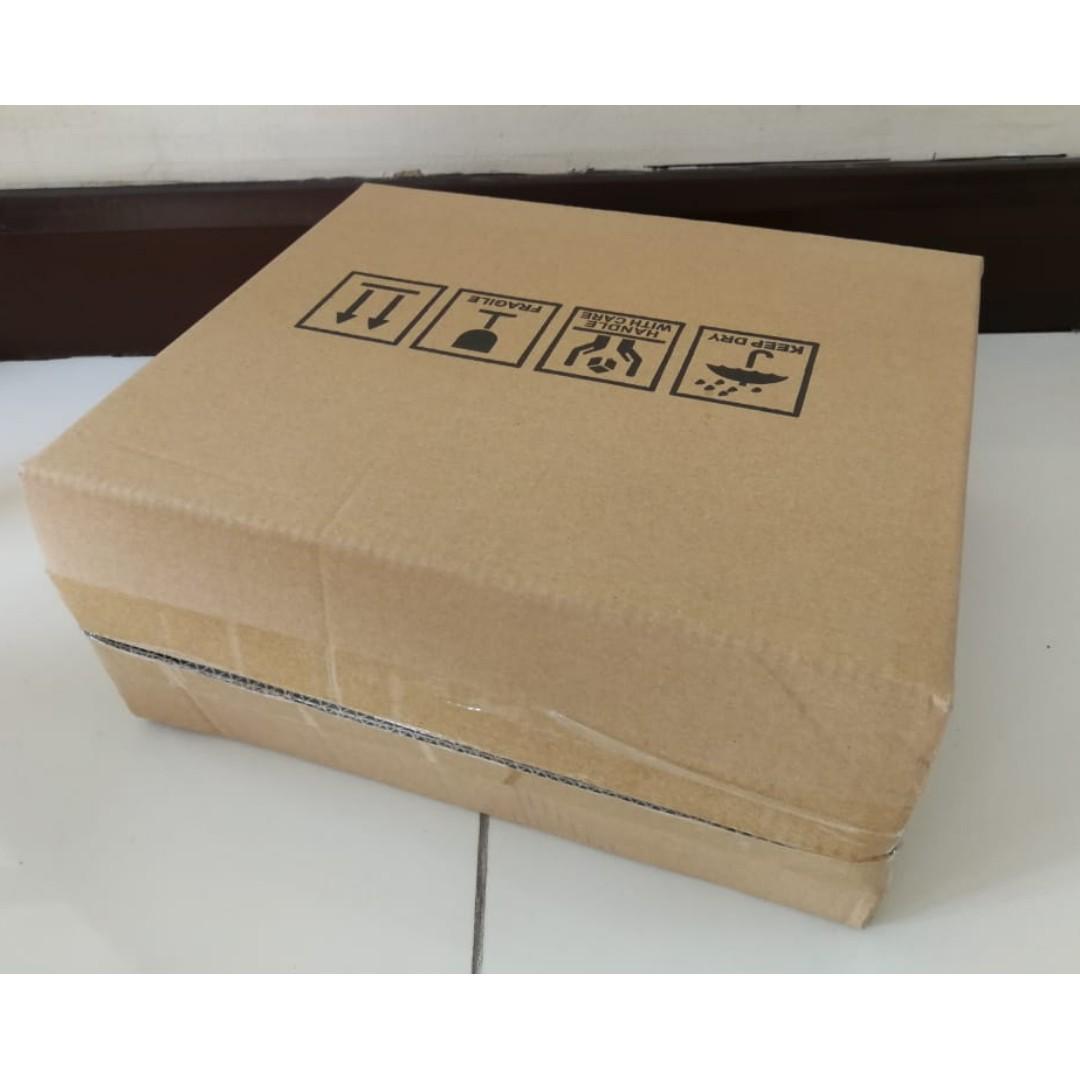 Watch Case Storage Box (Category: Storage Boxes & Baskets) located in Manila. Submitted by magicgerry (Listing ID 255994330, Image 3). Description: Watch Box Large 10 Mens Women's Black Leather Display Glass Top Jewelry Case Organizer (P899.00) > 10 Total Unit Spaces > Vintage Design > Black PU Leather > Dimensions: 26 x 21 x 8cm .