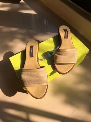 DKNY拖鞋