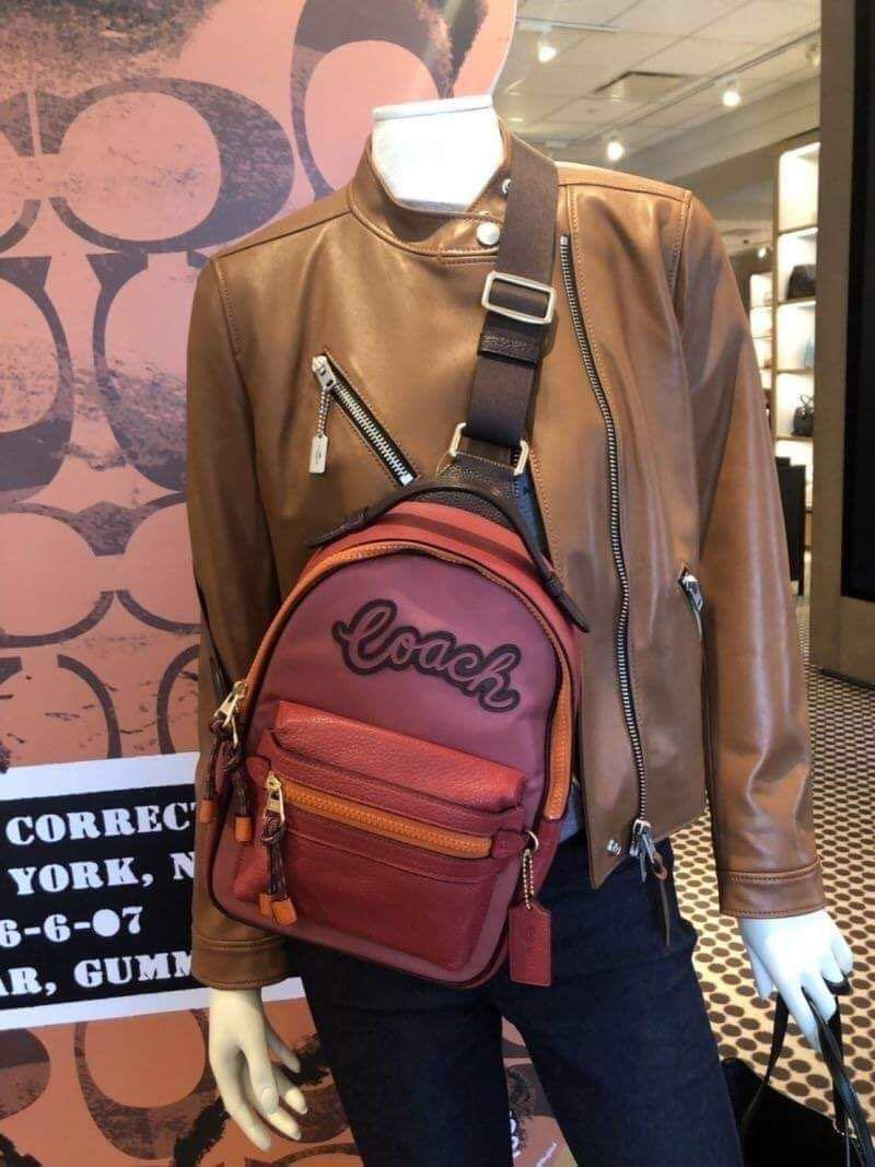 Coach vale 2025 slingpack