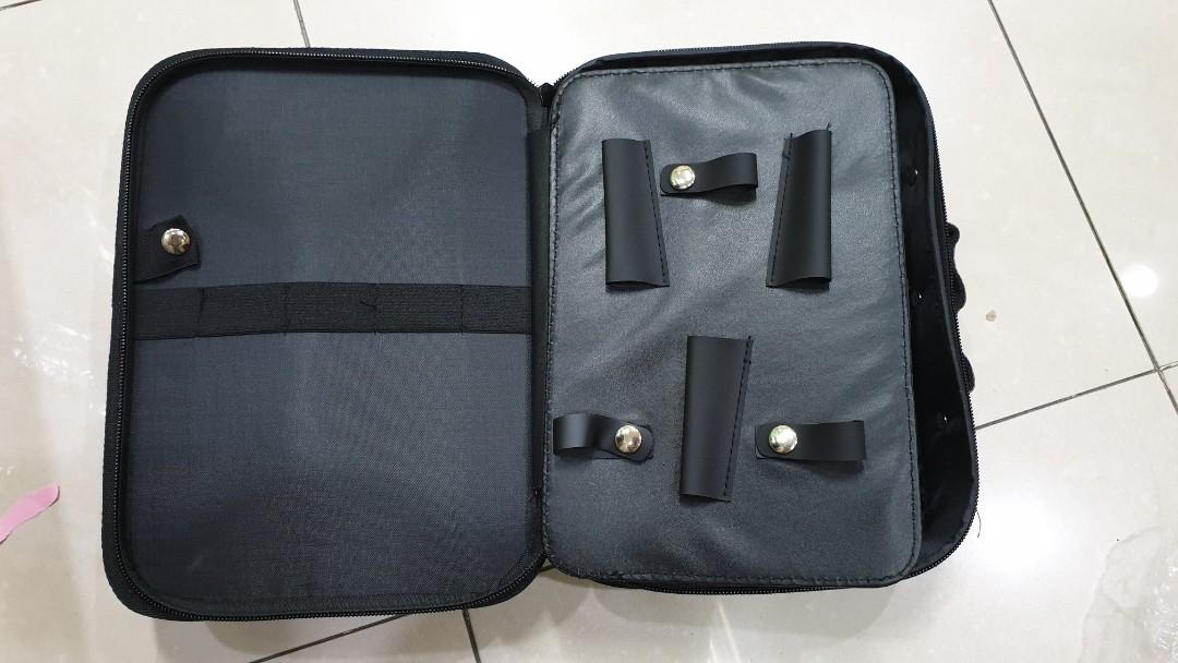 BARBER ORGANIZER (Category: Luxury Bags & Wallets) located in Quezon City. Submitted by salon_suppliess (Listing ID 256134816, Image 3). Description: BARBER ORGANIZER FOR SALE!! ✔ BRAND NEW ✔ GOOD QUALITY.