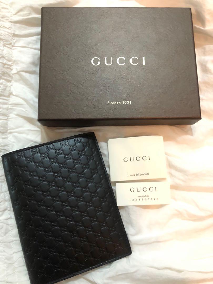 comme des garcons passport holder