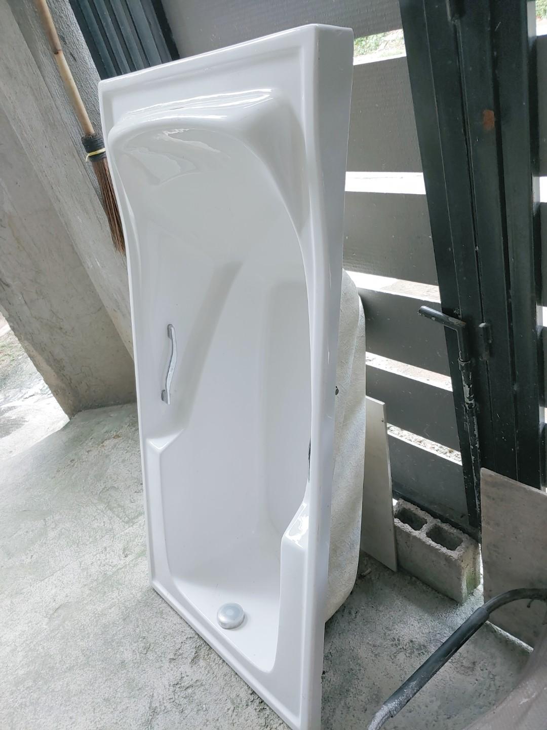 HCG Bathtub, Furniture & Home Living, Bathroom & Kitchen Fixtures on