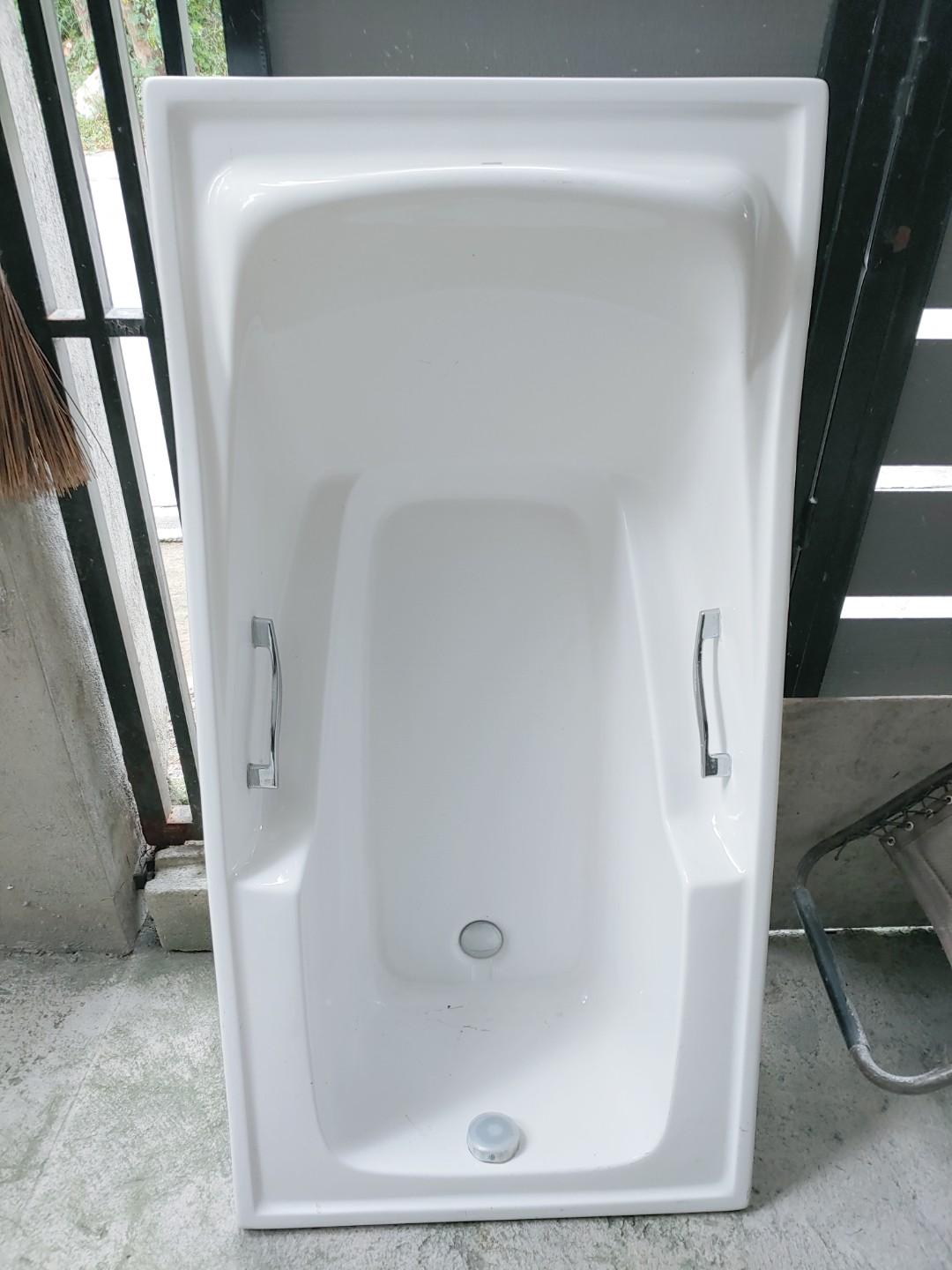 HCG Bathtub, Furniture & Home Living, Bathroom & Kitchen Fixtures on