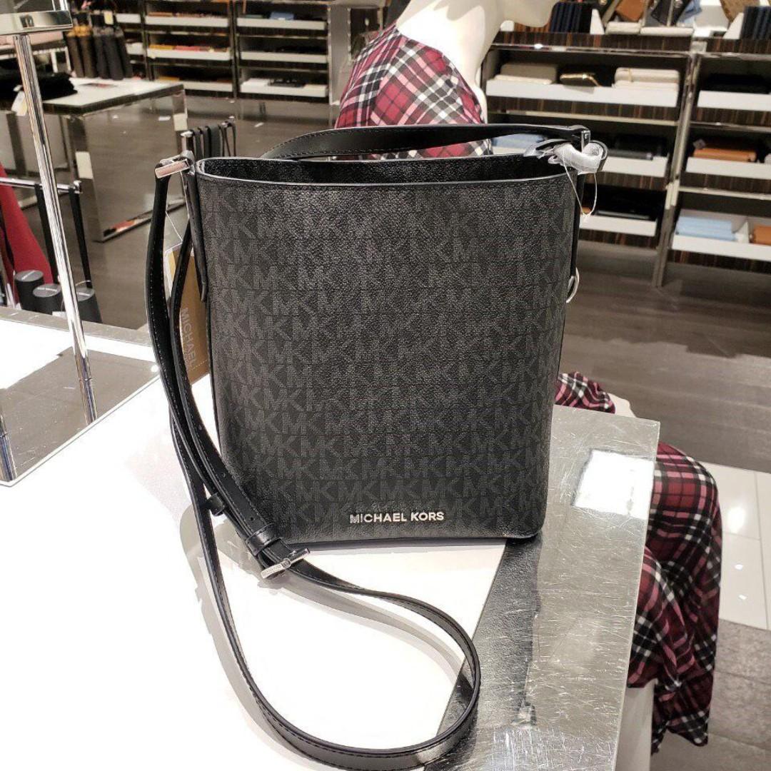 michael kors kimberly bucket bag