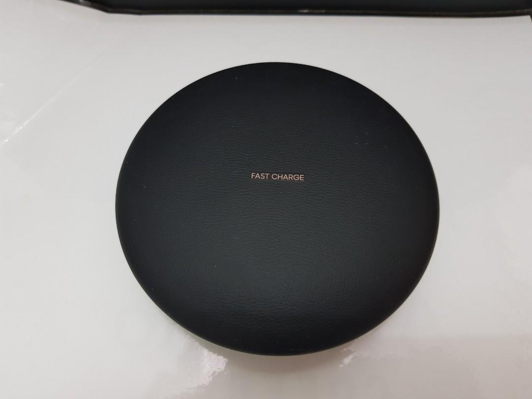 Samsung wireless charger (Category: Chargers) located in Quezon City. Submitted by bon00 (Listing ID 256206149, Image 1). Description: In very good condition RFS: Rarely use this charger.