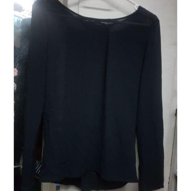 Zara Tieknot Top (Category: Blouses) located in Mandaluyong City. Submitted by mnlpicks (Listing ID 256104947, Image 1). Description: Size: XS / EU 34 / UK 6 / US 2 Brand: Zara.