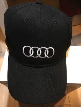 全新的黑色奧迪Audi鴨嘴毛