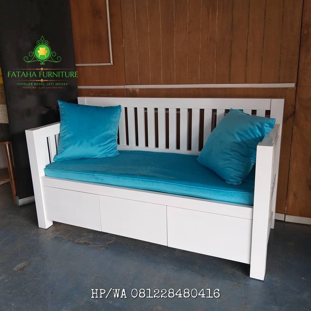 Bangku Sofa Santai Depan Tv Cat Duco Putih Harga Mede Perabotan Rumah Di Carousell Sebagai konsep rumah yang modern, desain ruang tamu minimalis tanpa sofa sangat direkomendasikan untuk membuat ruangan lebih lapang, tercipta keharmonisan dan nilai. bangku sofa santai depan tv cat duco putih harga mede
