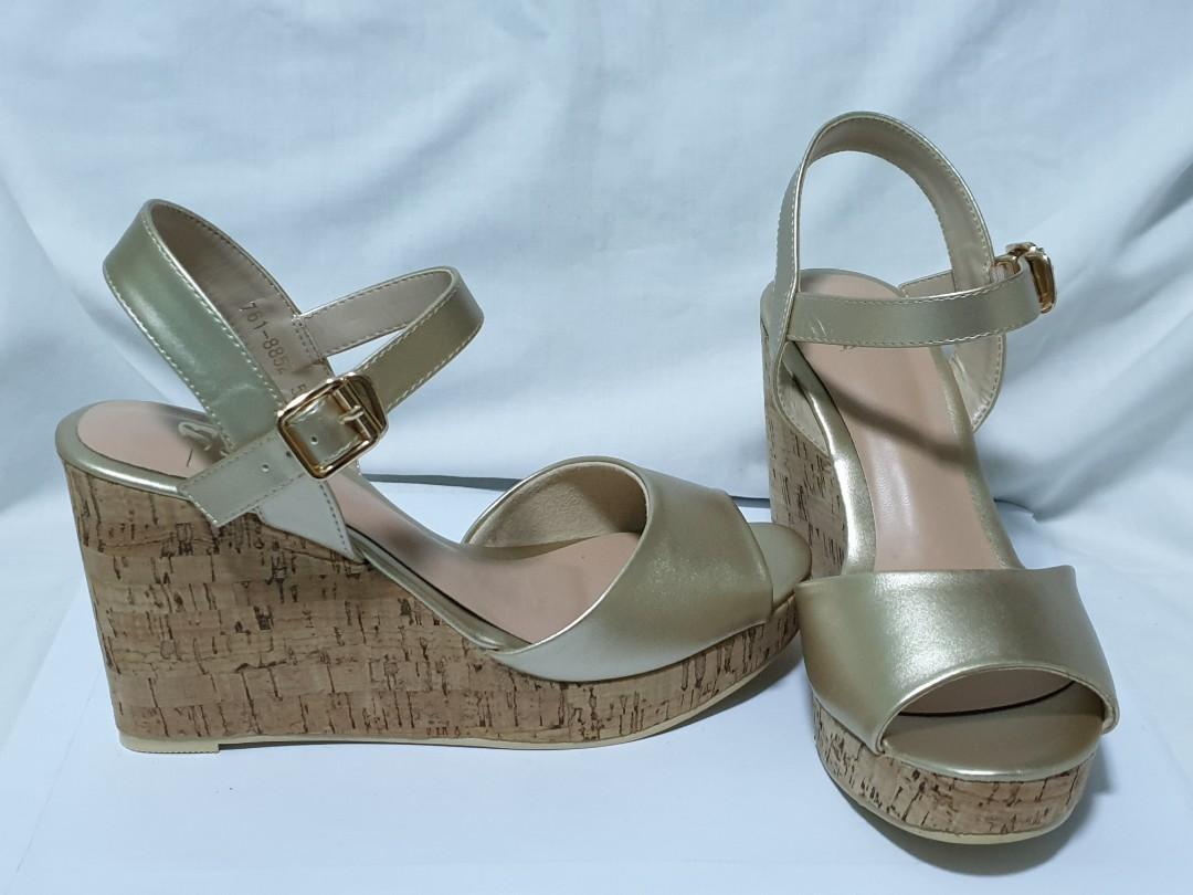Closet Clearance 2 Pair 6 Bata Gold Wedge Sandals