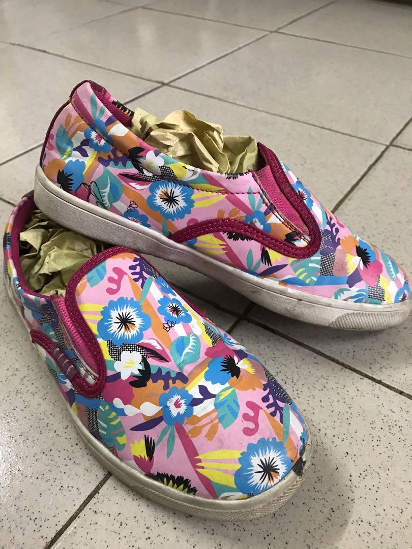 Elle Shoes Women S Fashion Shoes Sneakers On Carousell