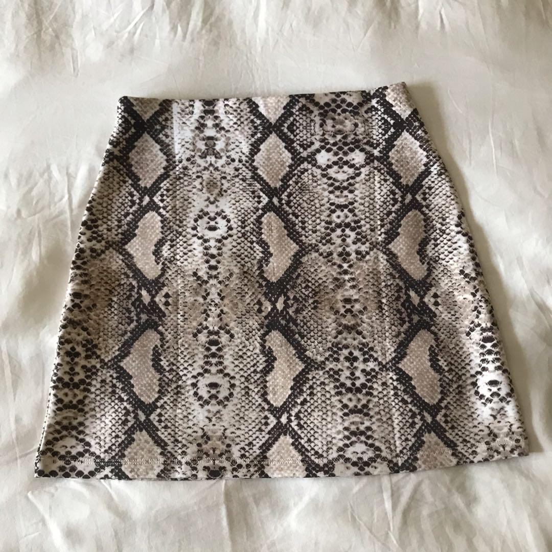 Chicos snakeskin cheap skirt