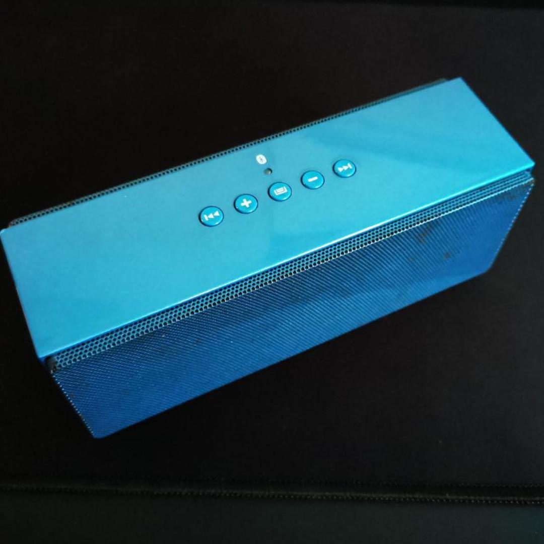amazonbasics portable wireless bluetooth speaker