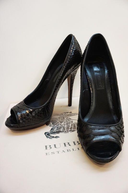 Burberry Python Open toe Heels （分類：高跟鞋）位於 Hong Kong。 由 bubblgy 提交（商品編號 256553935，圖片 4）。簡介： Used 1 time indoor. 99% new. Come without box and dust bag。
